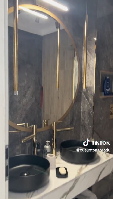 Cum arată noul apartament al Oanei Radu. Imagini din locuința artistei: „Patul este piesa de rezistență”