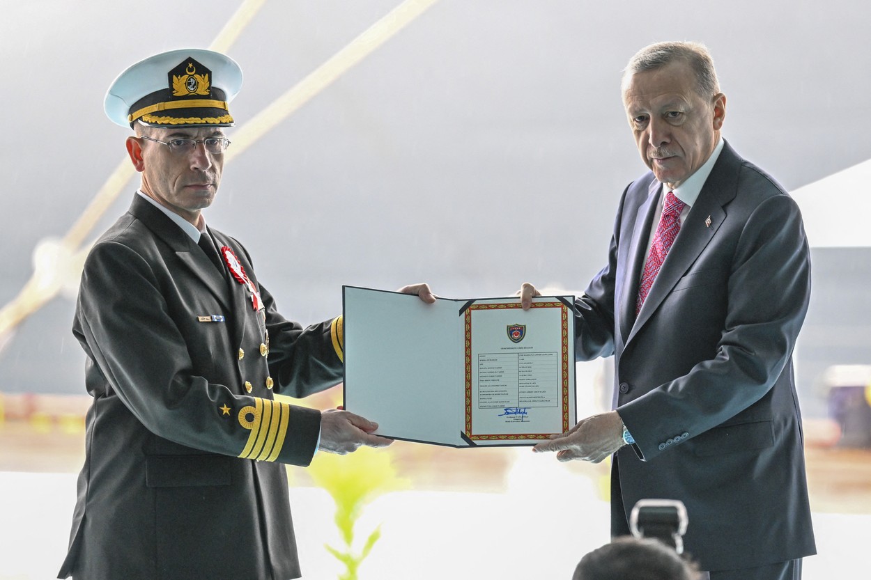 Turcia a lansat primul său portavion, TCG Anadolu, pe care intenţionează să îl adapteze la drone