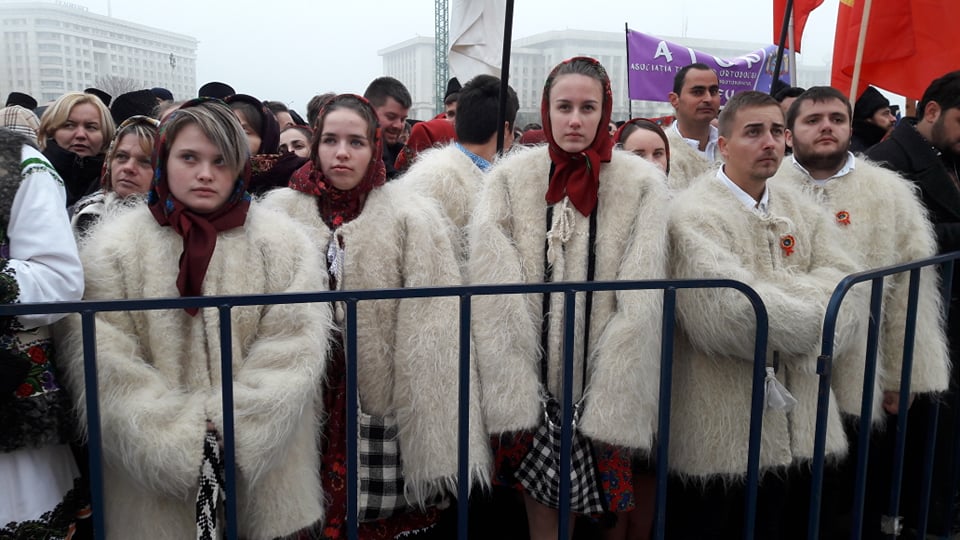 FOTO&VIDEO/ Imagini de la slujba de sfințire a Catedralei Mântuirii Neamului. 100 de preoți și zeci de mii de credincioși participă la evenimentul istoric