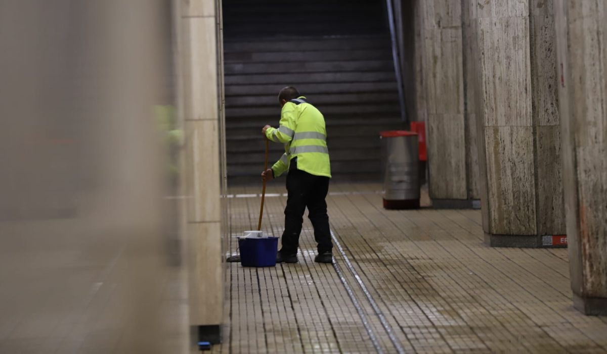Infiltrații în infrastructura subterană de la metroul din București, după ploile abundente. Metrorex anunță că circulația trenurilor nu este afectată