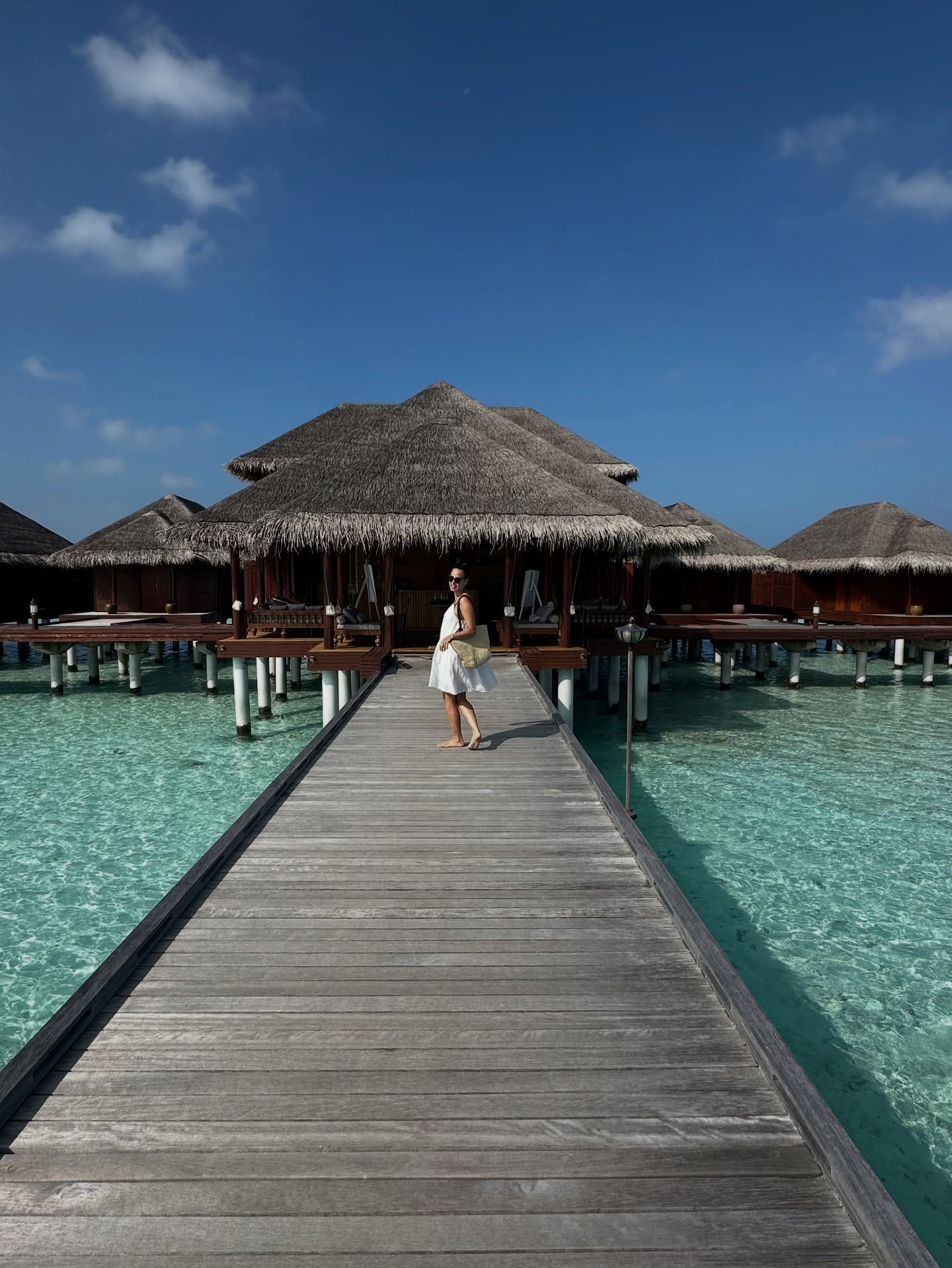 Imagini cu Andreea Raicu în costum de baie, în vacanța exotică. Cum arată vedeta în vârstă de 48 de ani. „Mi-a prins incredibil de bine să dispar puțin din online”