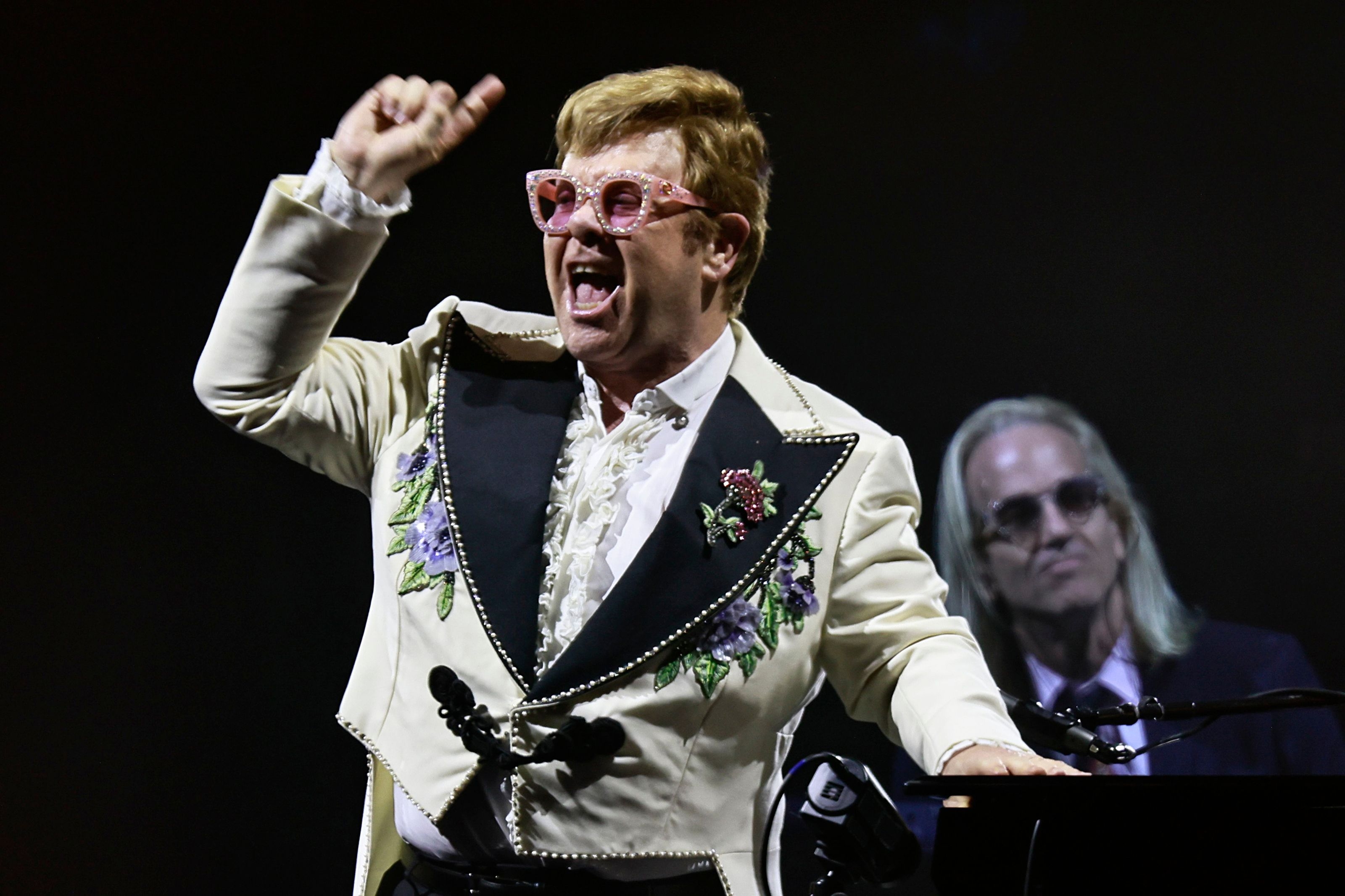 Elton John și-a pierdut vederea: „Au trecut 4 luni de când nu am mai putut vedea”. A avut o infecție la ochiul drept