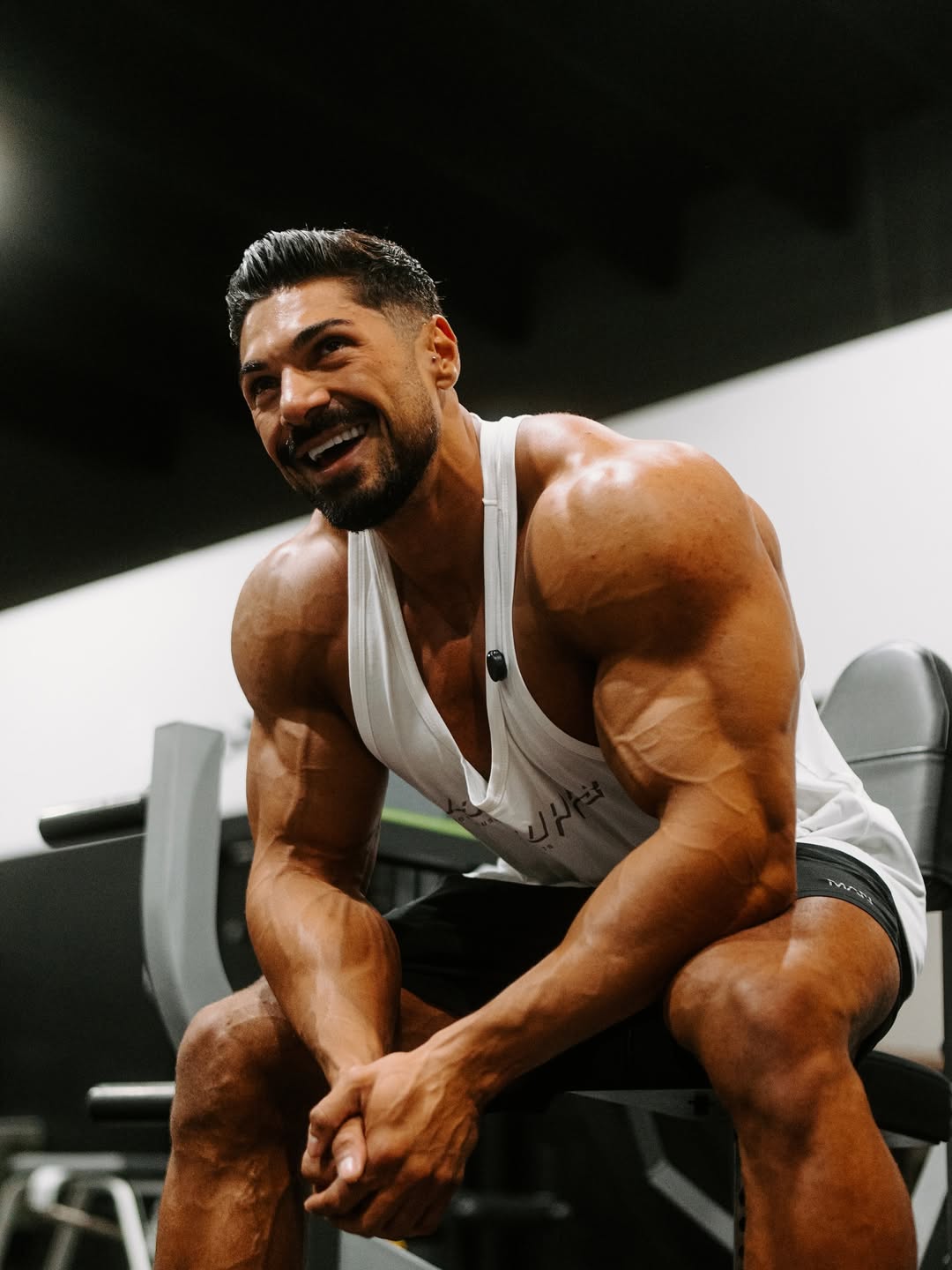 Cel mai urmărit român de pe Instagram a lăsat Marea Britanie pentru București. De ce a venit în țară „Urmașul lui Arnold Schwarzenegger”