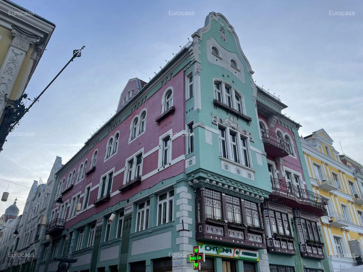 Cât costă un apartament în cea mai fotografiată clădire din centrul Timișoarei? FOTO