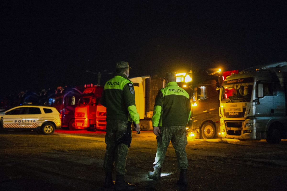 Primul convoi militar american, în drum spre Mihail Kogălniceanu. Când ajung blindatele la București