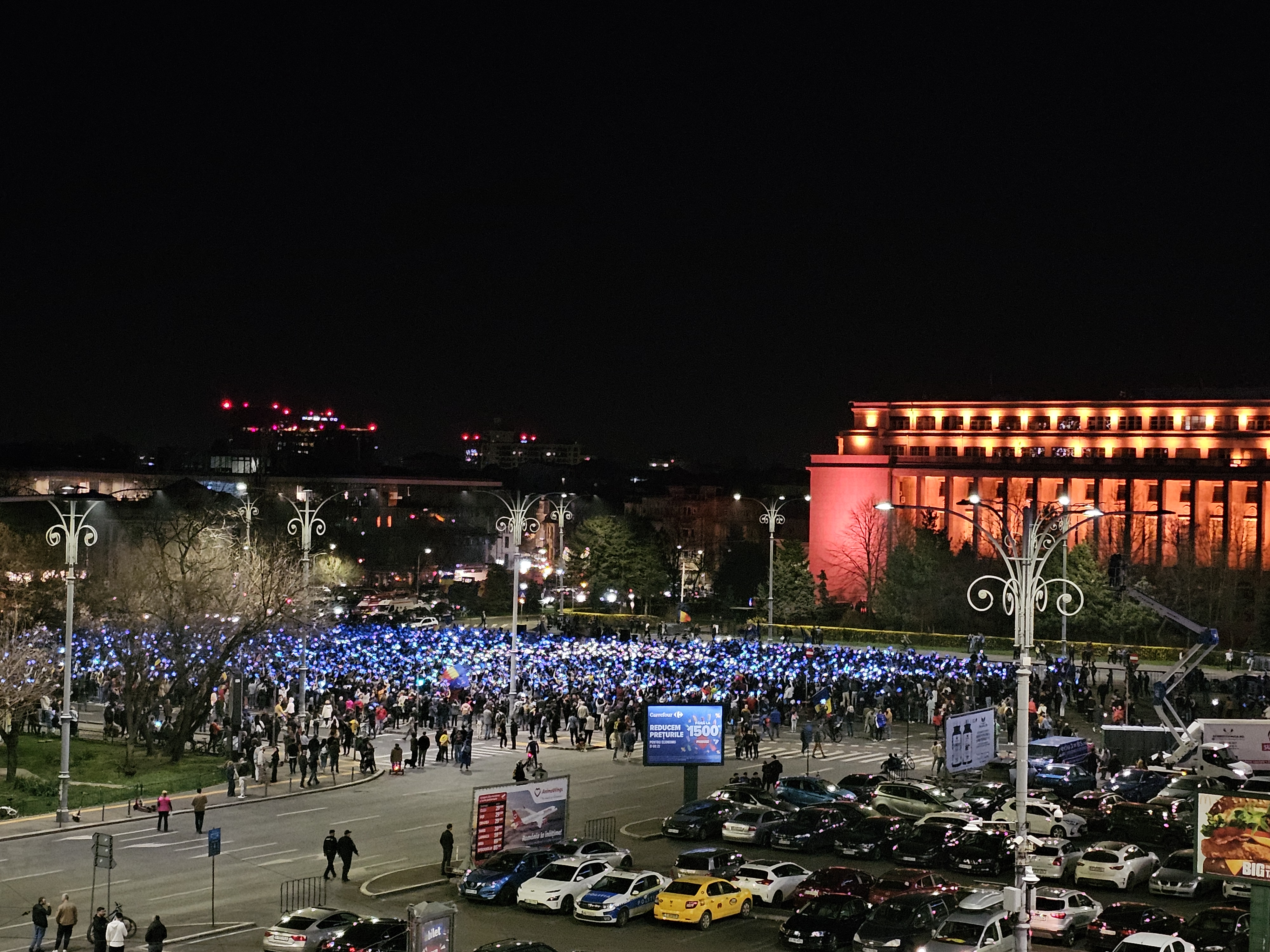Miting EuRo Manifest în Piaţa Victoriei pentru susținerea apartenenţei la UE. Fanii lui Călin Georgescu, identificați de jandarmi