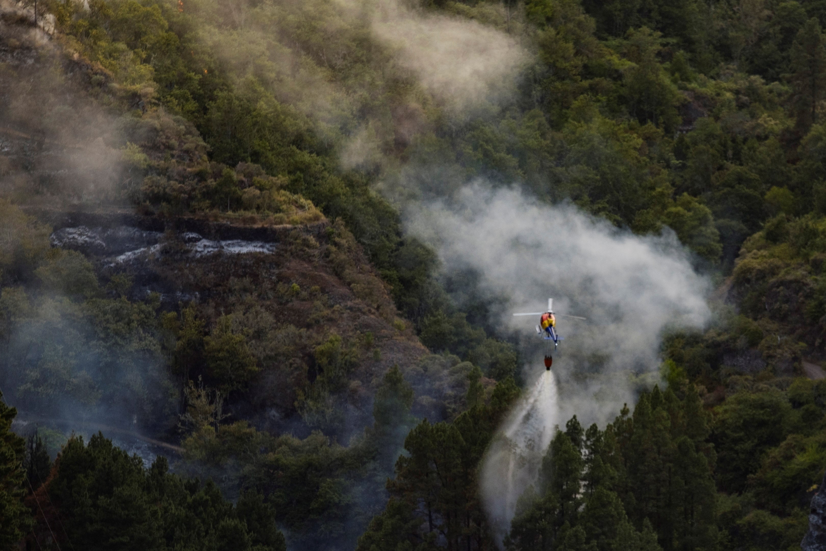Peste 2.000 de persoane au fost evacuate, după ce un nou incendiu de pădure a izbucnit pe insula Gran Canaria. Pompierii abia localizaseră un focar, în urmă cu 5 zile