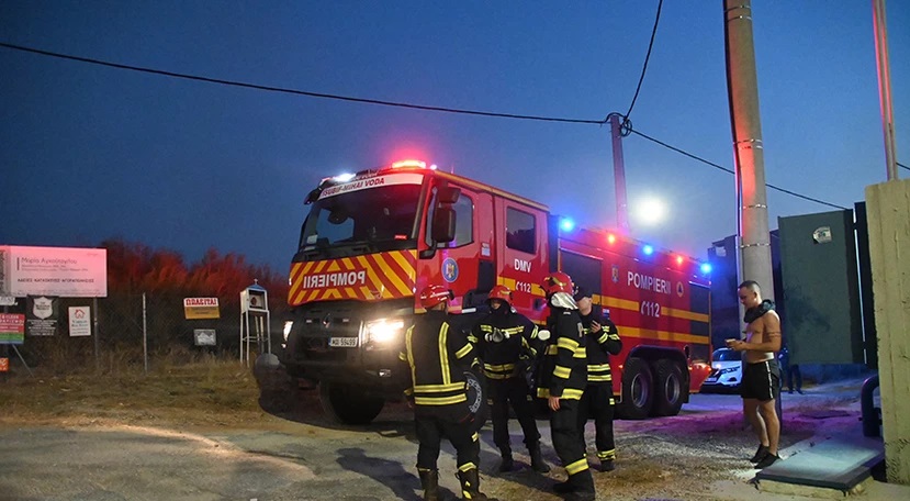 Imagini dramatice cu pompierii români care se luptă cu flăcările, pe crestele dealurilor din sudul Greciei: „Cel mai mare dezastru din ultimii 10 ani”