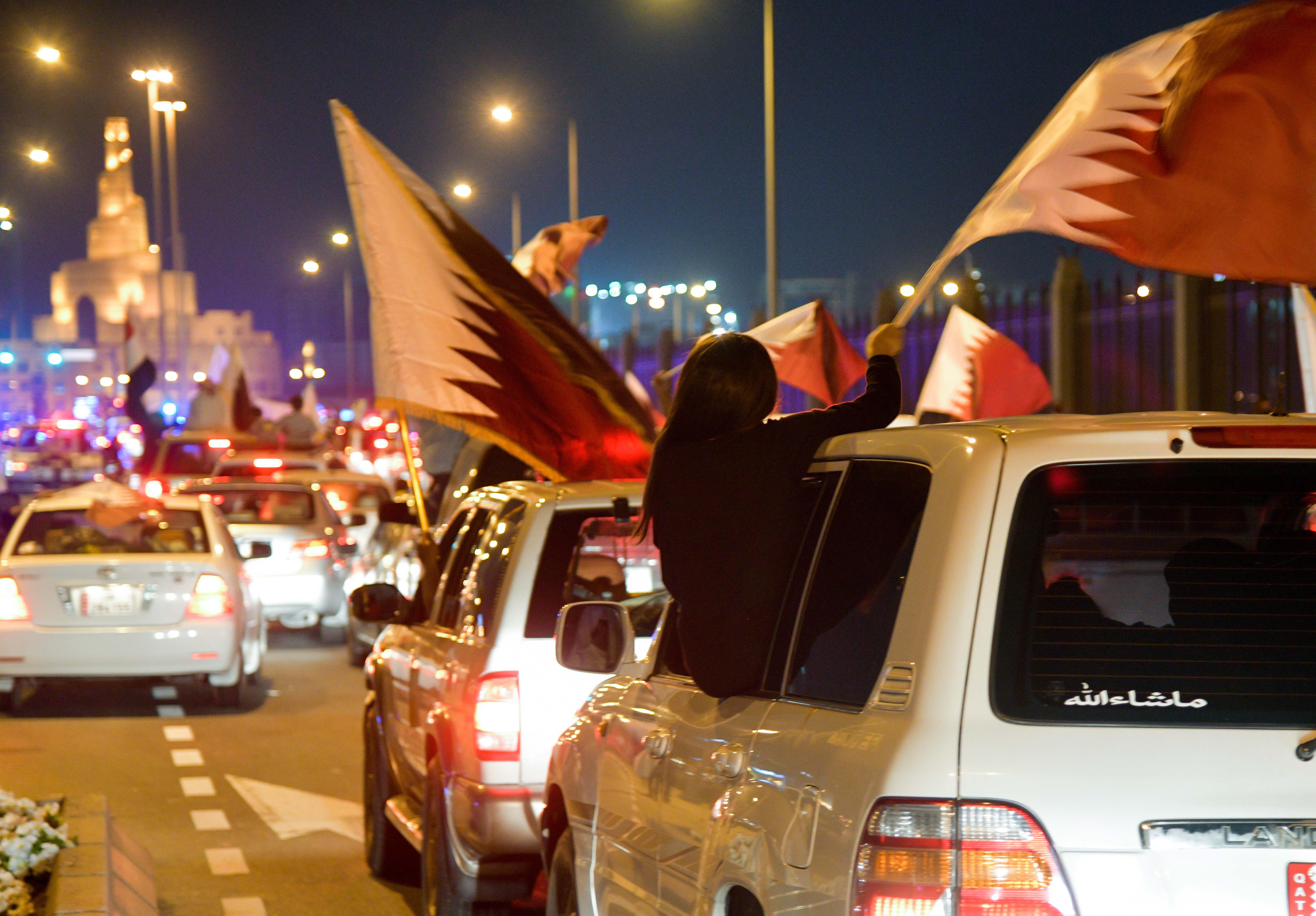 Suporterii naționalei de fotbal din Qatar au sărbătorit pe străzi câștigarea Cupei Asiei | GALERIE FOTO&VIDEO