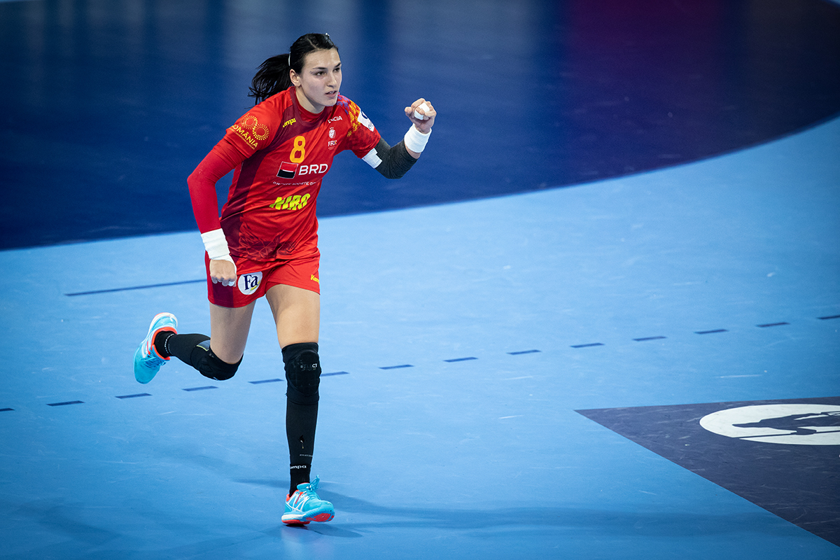 Cristina Neagu are probleme la mâna stângă. Preparatorul fizic Dragoș Luscan dezvăluie cum se refac tricolorele între meciuri | GALERIE FOTO&VIDEO