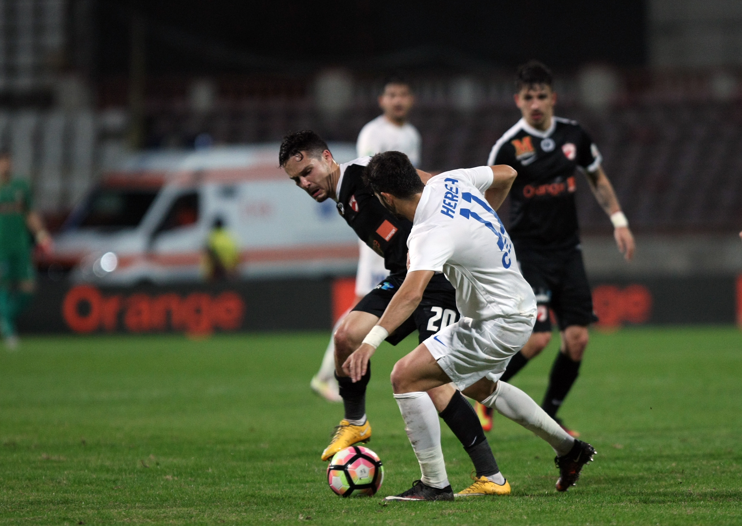 Liga 1, etapa 13. Dinamo - Pandurii 4-0. Autogol incredibil Lazar, ”dublă” Lazăr, plus Palici. ”Câinii”, în negru, în memoria lui Titi Frățilă. Fanii i-au cerut demisia lui Ando / VIDEO