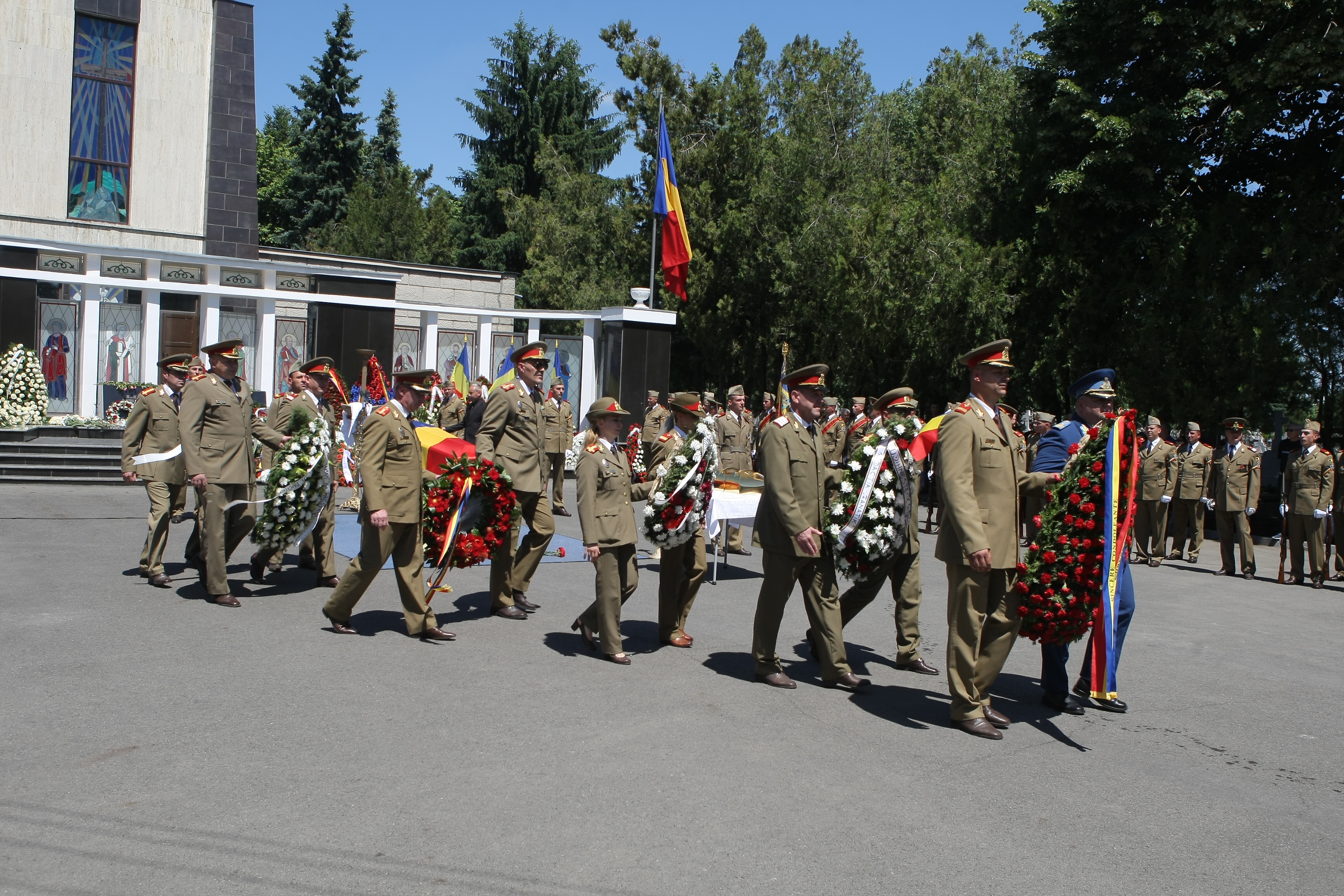 GALERIE FOTO&VIDEO/ Cristian Țopescu, înmormântat cu onoruri militare, la Cimitirul Ghencea Militar din București
