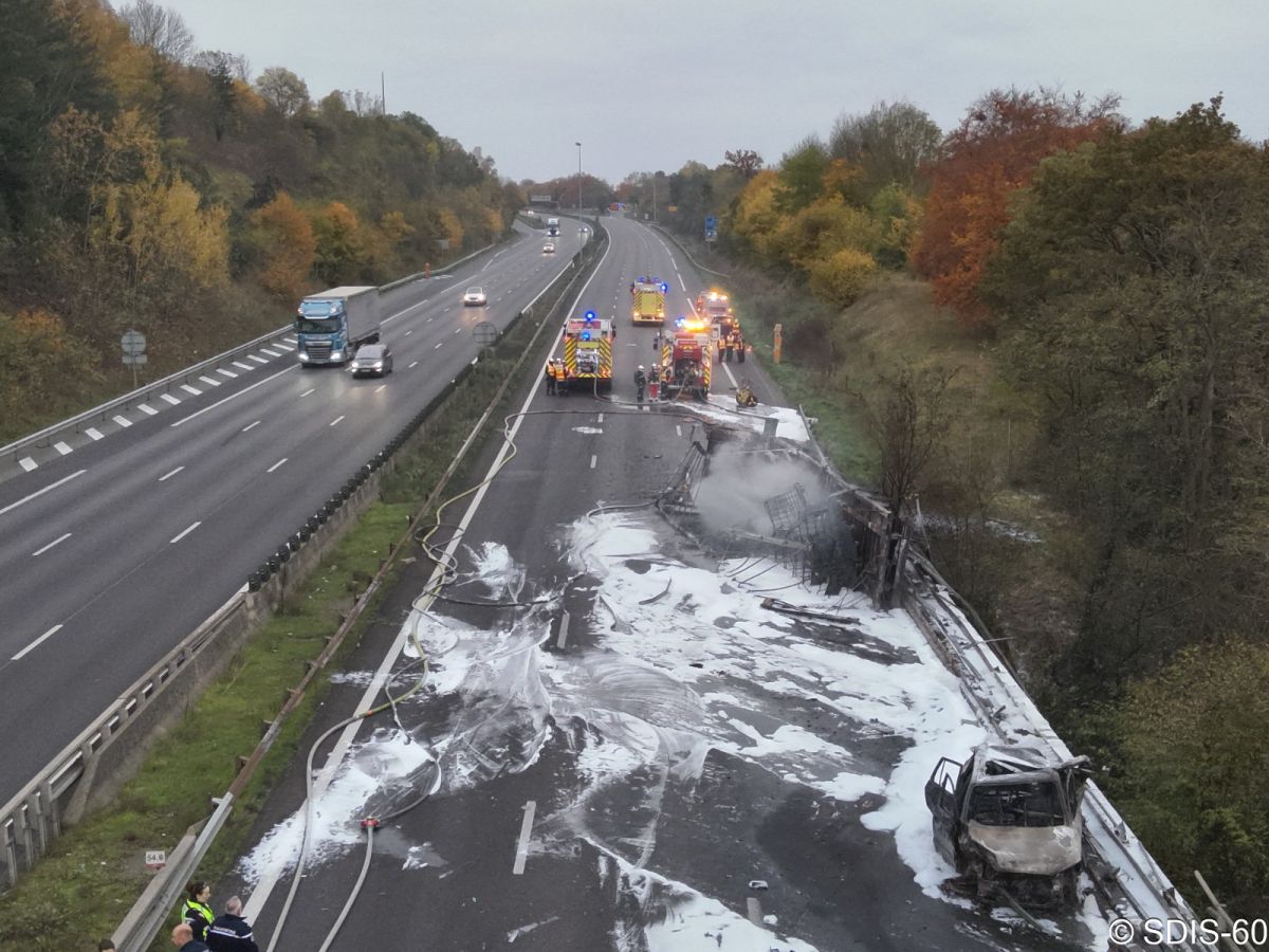 Șofer român de TIR, scos în viață din cabina care ardea, răsturnată pe o autostradă din Franța: „Nu am vrut să-l văd cum moare”