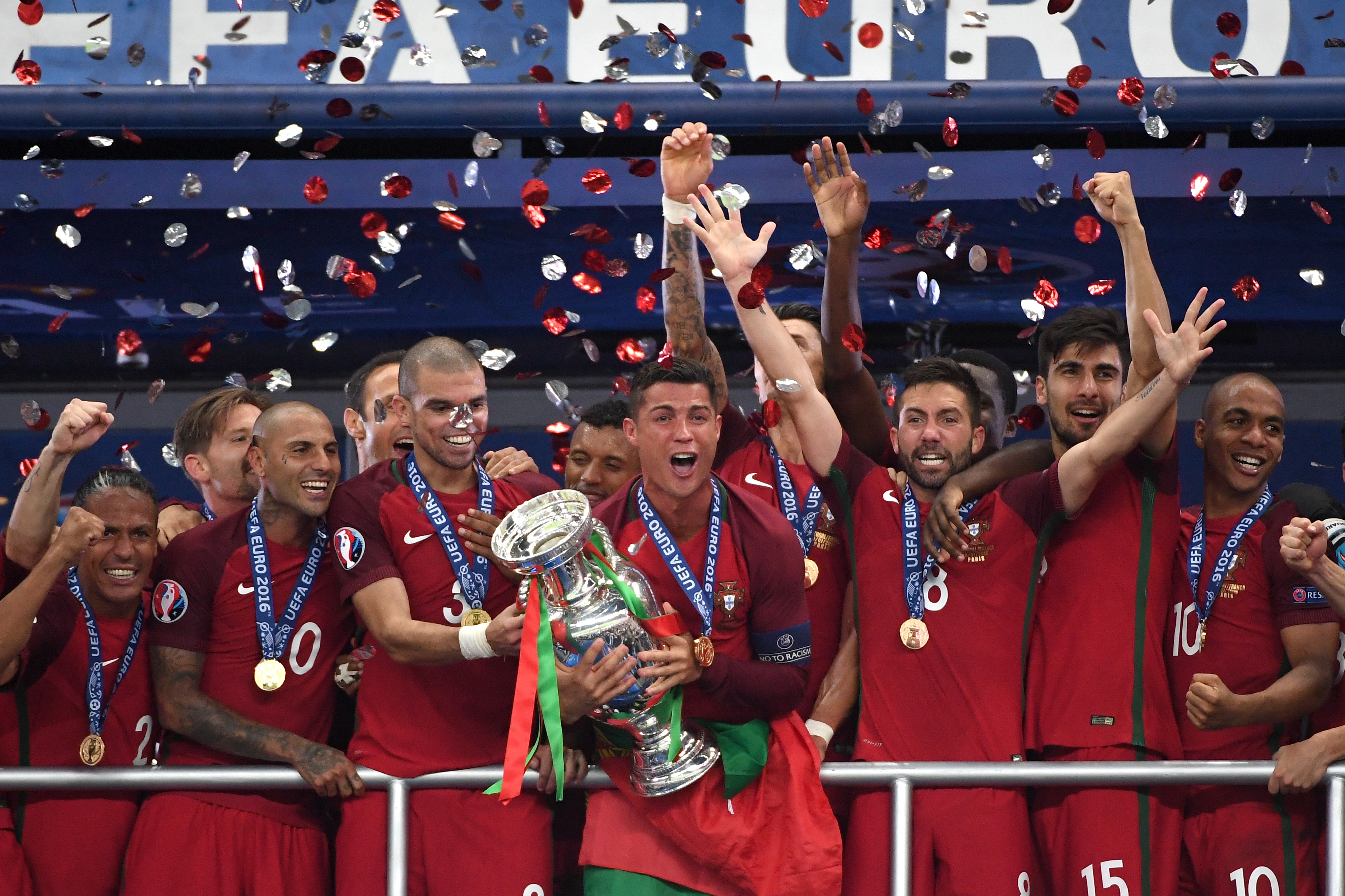 Euro 2016, finala:  Portugalia-Franța 1-0. Eder i-a dus pe lusitani în Eden! Gignac a lovit bara în 90+2, la 0-0! Cristiano Ronaldo a jucat doar 24 de minute