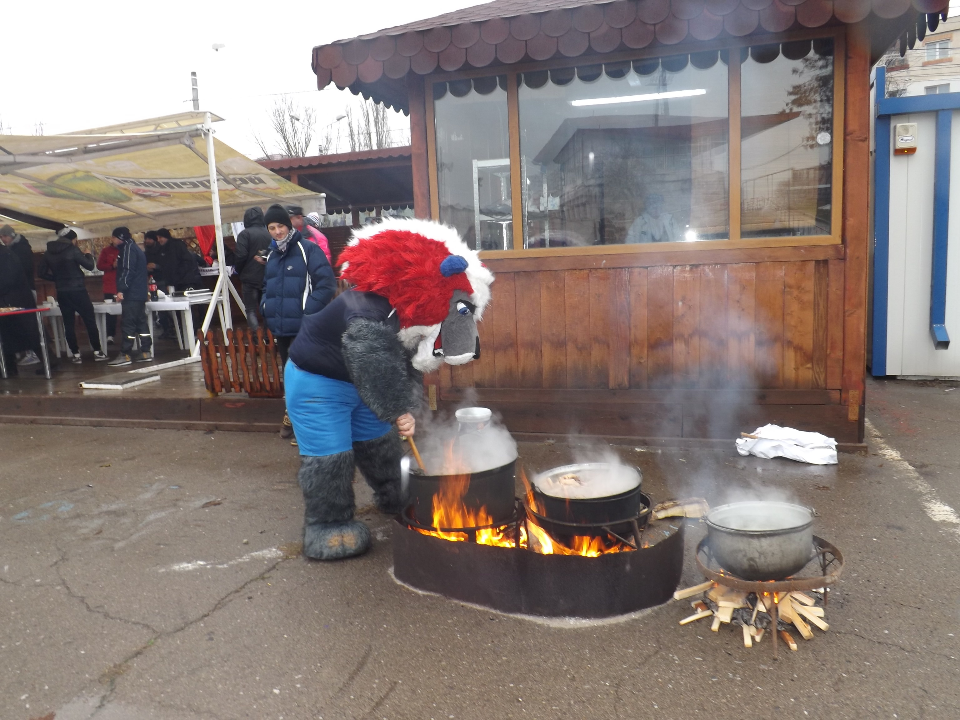 Oțelarii au tăiat porcul, dar cu atenție la siluetă! Selymes dă amenzi de 500 euro pe kilogram în plus
