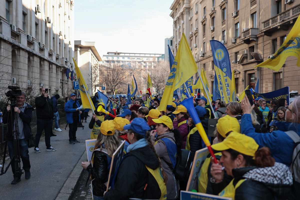 Sindicaliștii din Federația „Solidaritatea Națională” protestează în fața ministerelor Sănătății și Muncii