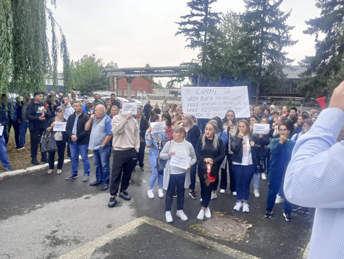 Grevă spontană la Carfil Brașov. „Azi plătim restanțele, dar lichidarea va întârzia”, spune directorul fabricii. Ce salariu are un angajat al uzinei care face drone militare