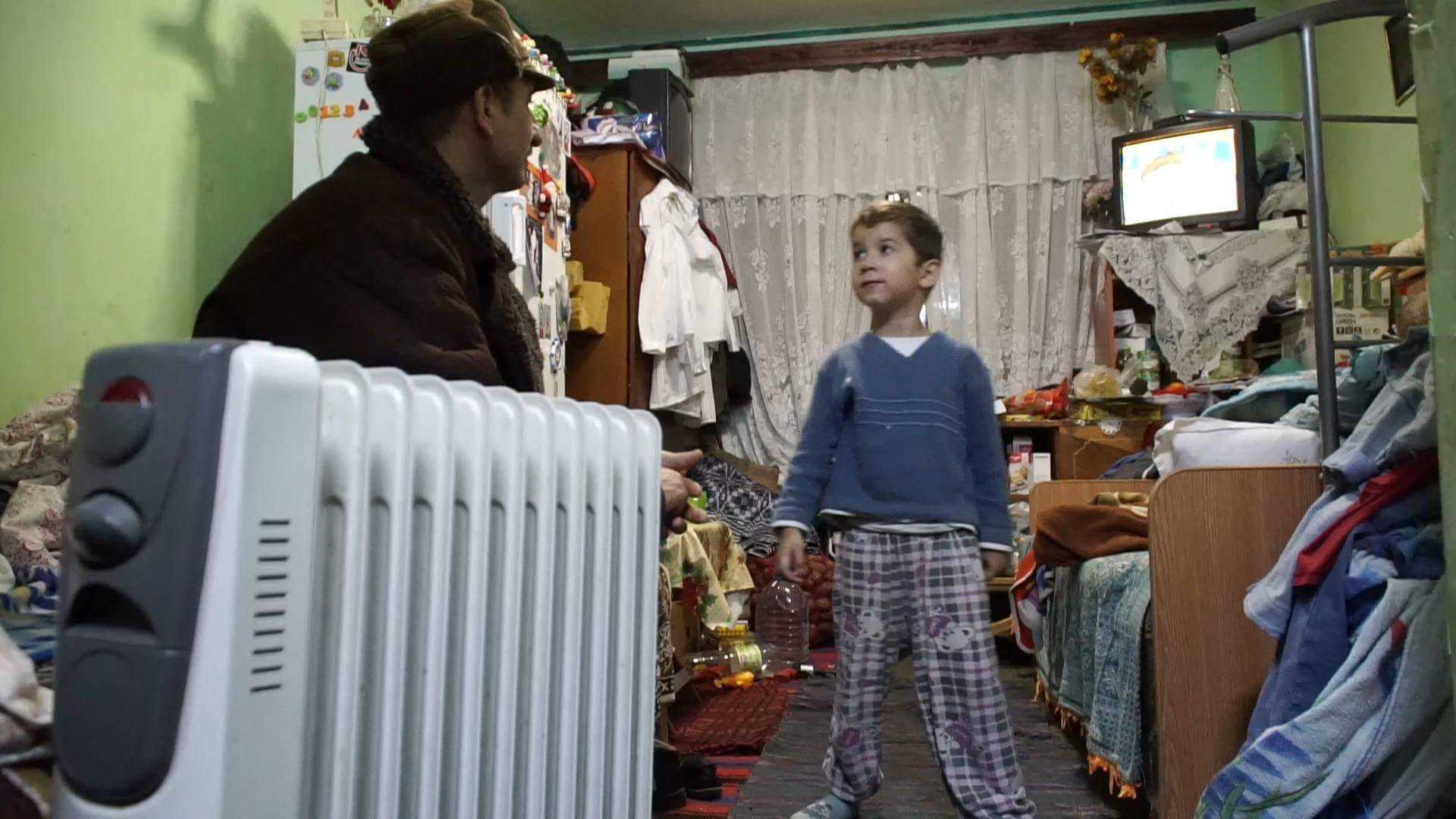 Câțiva restanțieri țin în frig și fără apă caldă 100 de familii din Botoșani