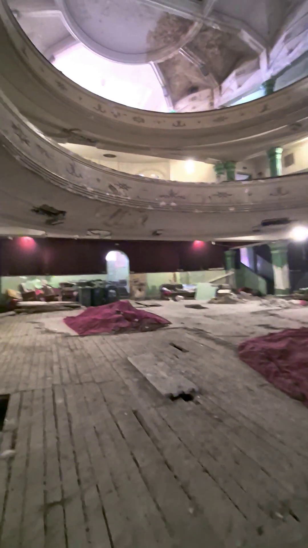 Cinematograful București se vinde pentru suma de 4,9 milioane de euro. Imagini în premieră din interior