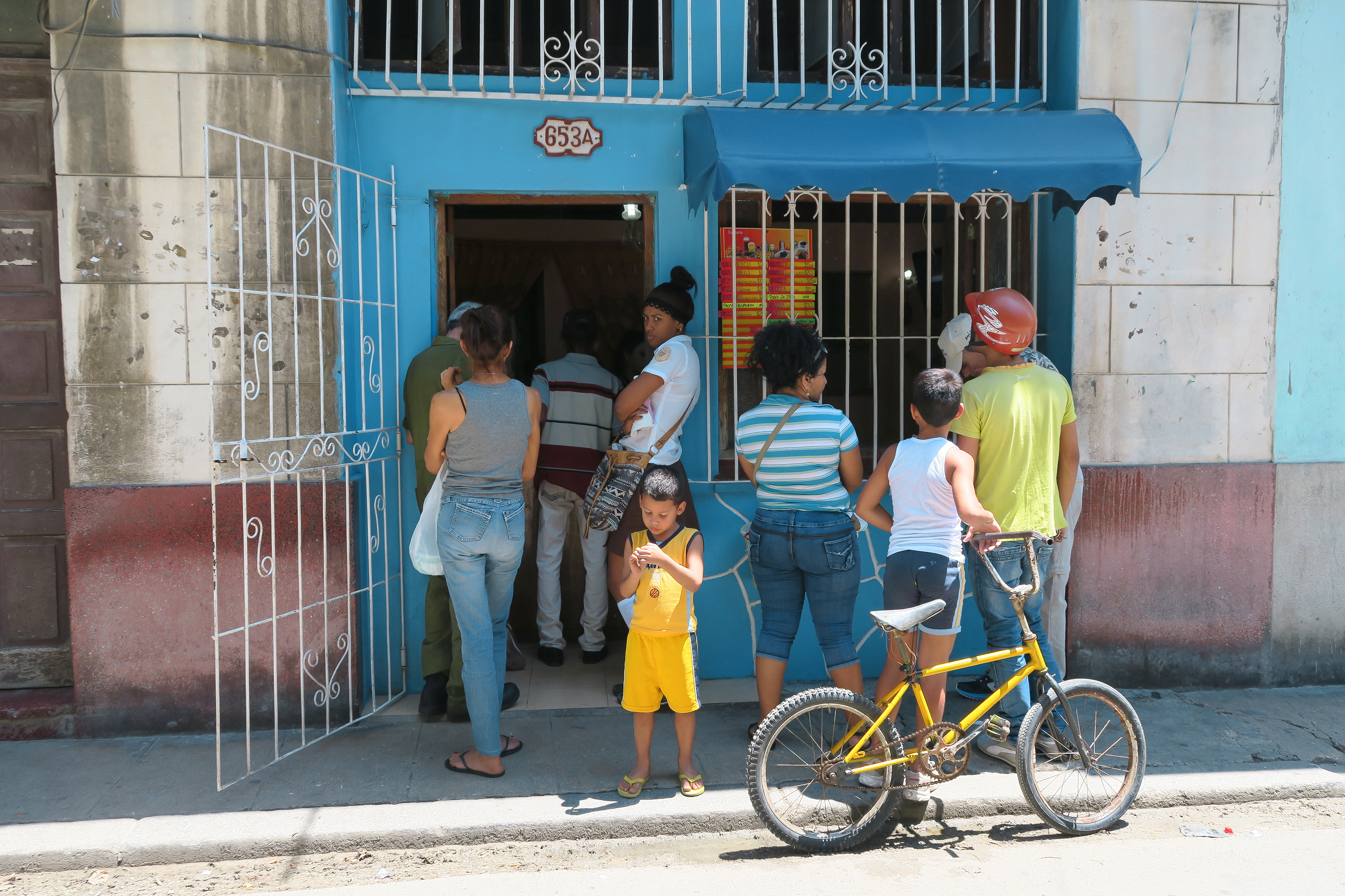 Cuba se confruntă cu cea mai gravă criză economică. Locuitorii părăsesc insula în valuri din cauza sărăciei