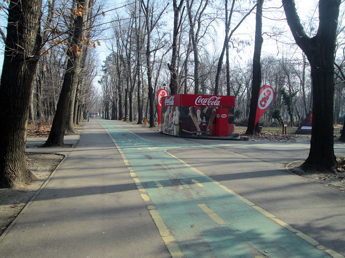 Bâlciul Herăstrău. Cel mai mare parc din București are 43 de cârciumi pe 110 hectare. În Paris, Bois de Boulogne se întinde pe 845 de hectare și are 2 cafenele şi 2 restaurante