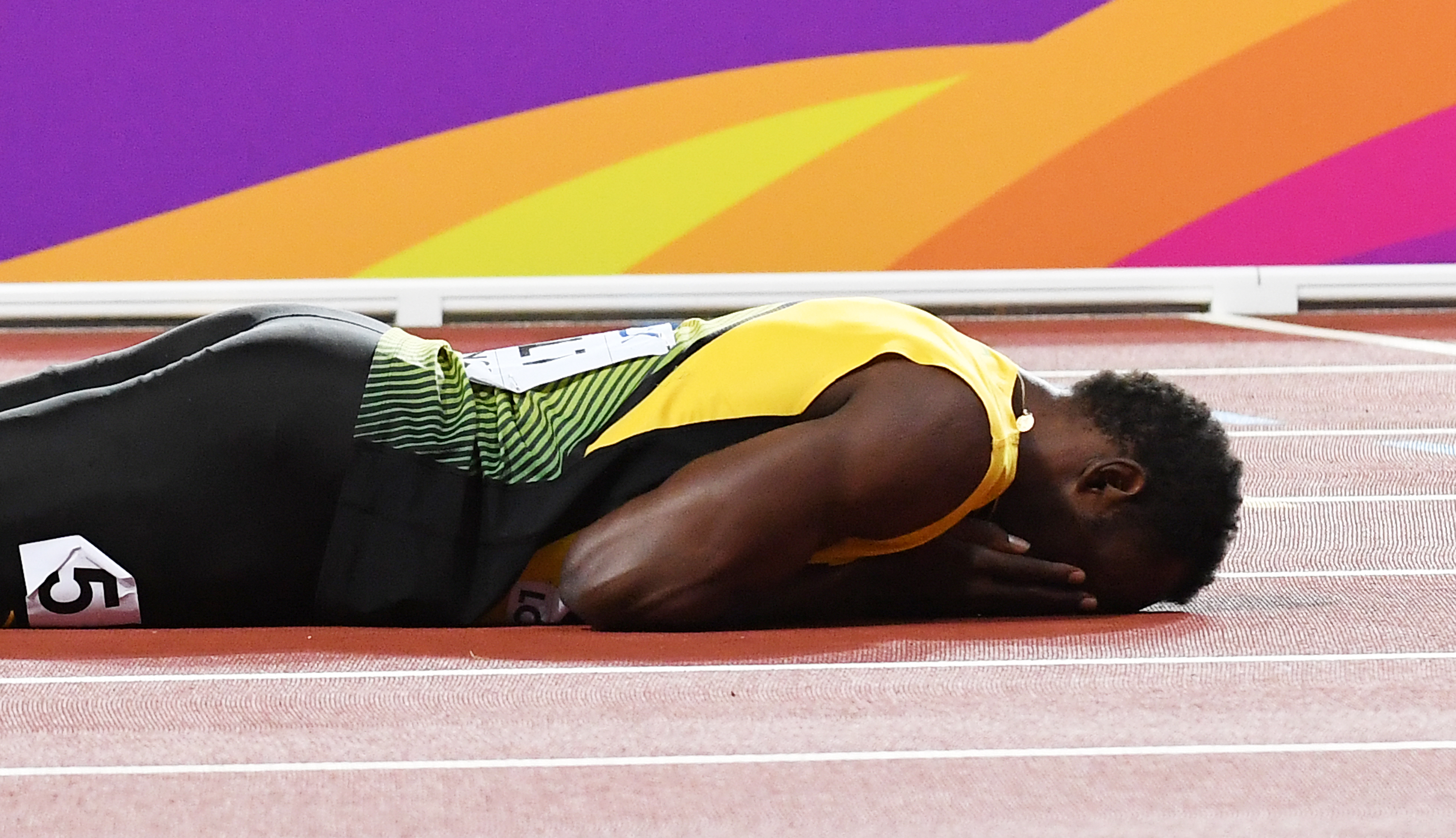 Fiasco Bolt! Marele atlet jamaican s-a accidentat în ultima sa cursă, finala de 4x100 metri de la Mondialele de atletism câștigată de Marea Britanie
