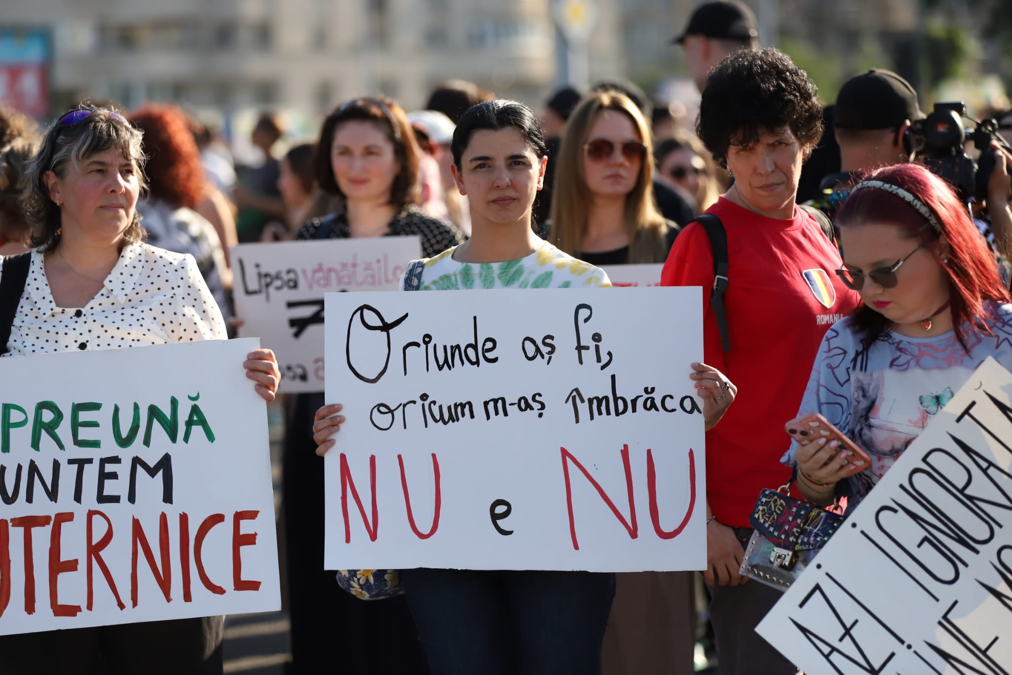 Miting de solidaritate cu femeile victime ale abuzului, în faţa Guvernului, după uciderea Teodorei Marcu. Peste 3.000 de persoane la protest