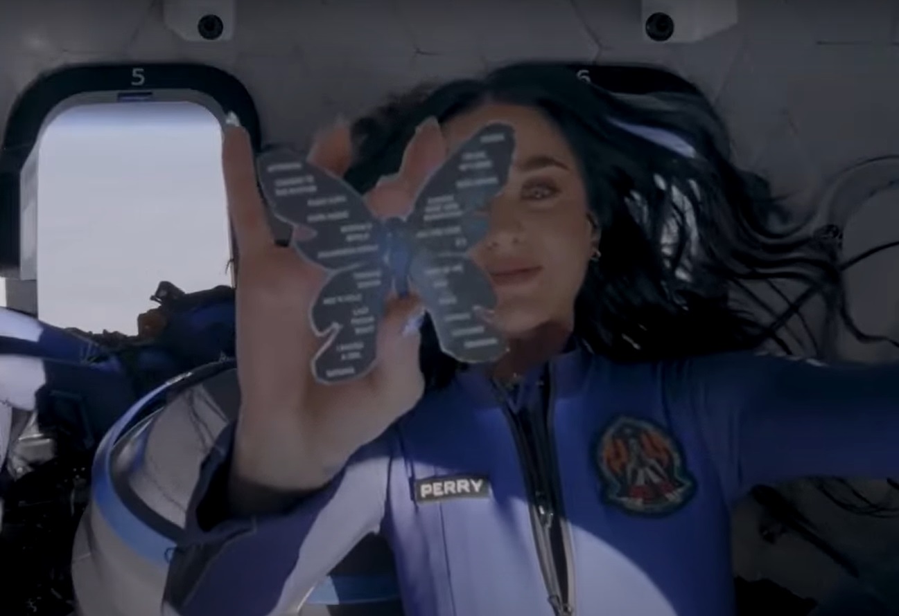 De ce Katy Perry nu a cântat una dintre melodiile sale în spațiu: „Este despre noi”. Imagini cu cântăreața care a simțit gravitația în capsula spațială