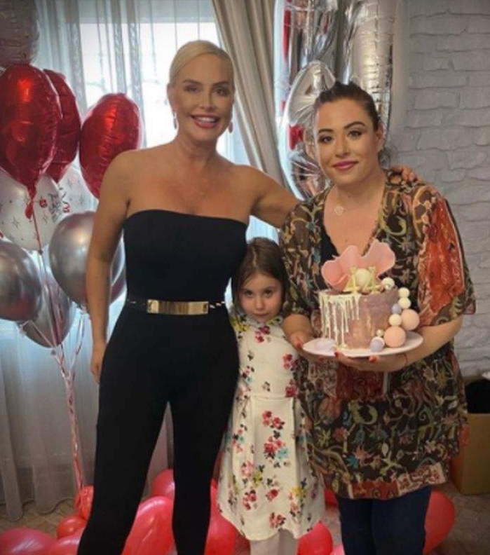 Vica Blochina continuă scandalul cu Oana Roman, care i-a fost prietenă: „Mă amenință cu judecata și tot nu vine nicio hârtie”