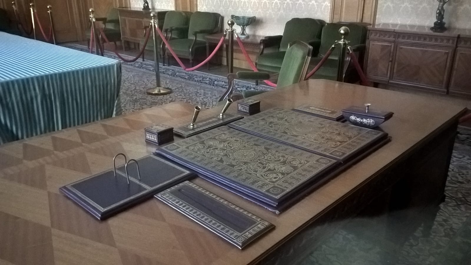 VIDEO REPORTAJ/ Cum se bucurau Ceaușeștii de clădirile luxoase confiscate de la "dușmanii poporului”: la munte cu suita și primiri pe covor roșu