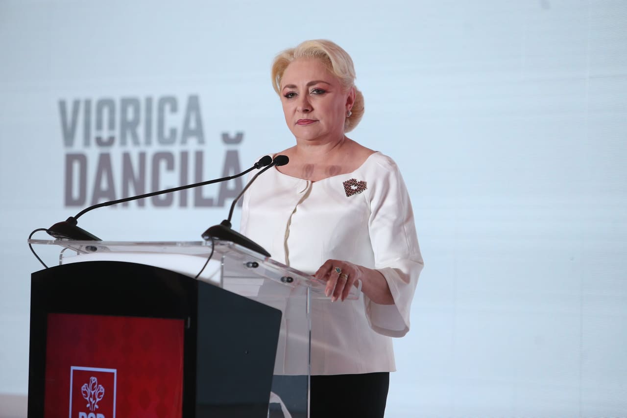 Imagini rare cu Viorica Dăncilă în tinerețe, înainte să intre în politică. Cum arăta brunetă și cu părul ondulat
