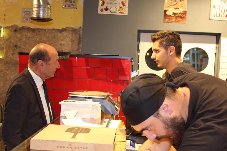 Traian Băsescu, la pizza la "ginerele" lui. Iubitul Elenei Băsescu și-a deschis local în buricul Bucureștiului | FOTO