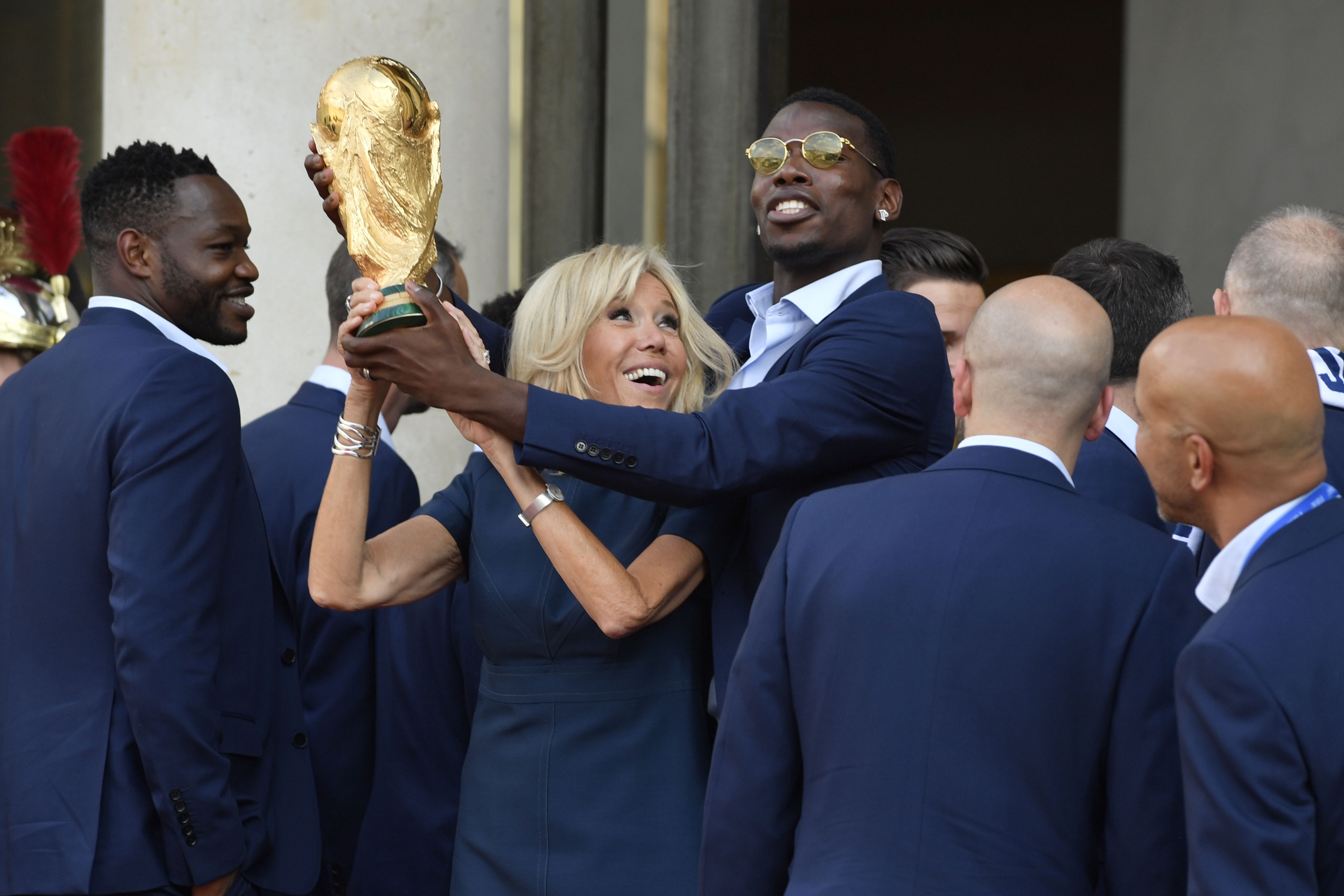 Campionii mondiali vor primi Legiunea de Onoare. ”Les Blues”, dineu la Palatul Elysee / GALERIE FOTO
