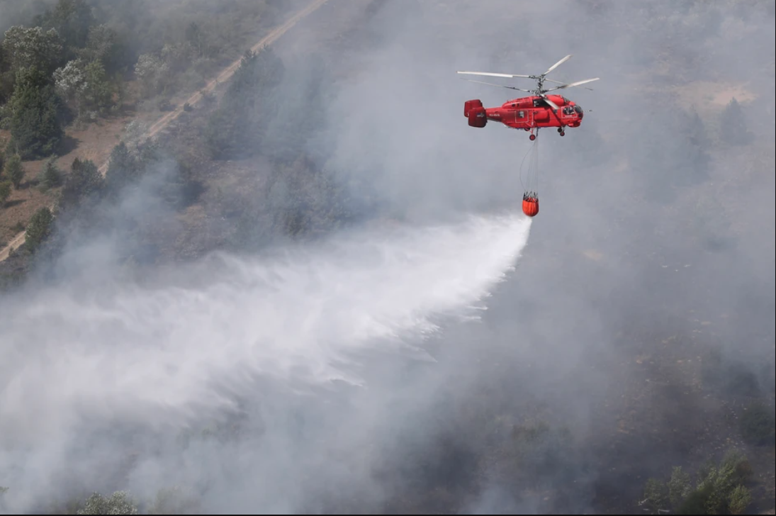 Incendiile uriașe continuă în Serbia: lupta cu flăcările, văzută din elicoptere. A cerut Serbia ajutorul României?