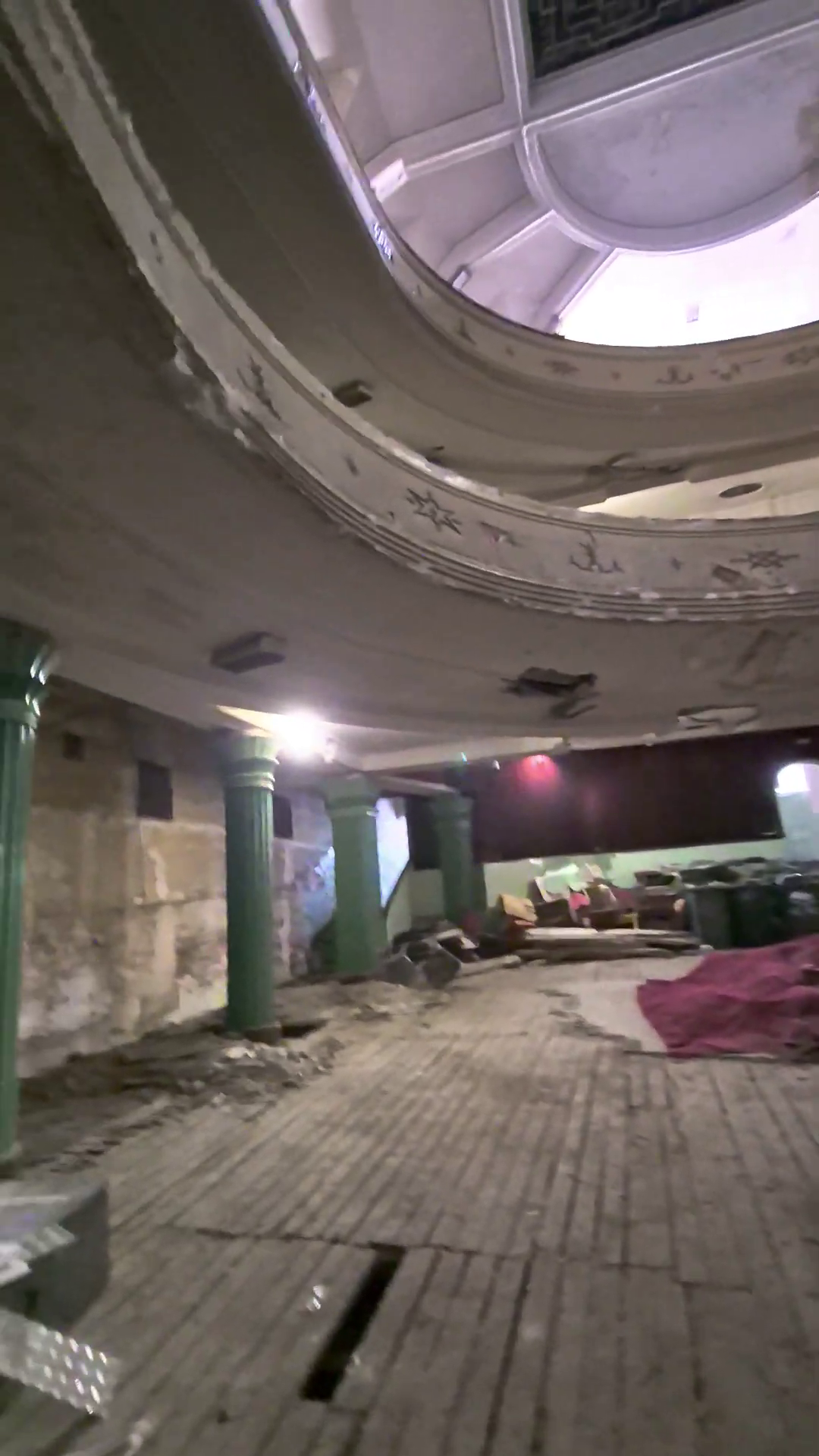 Cinematograful București se vinde pentru suma de 4,9 milioane de euro. Imagini în premieră din interior
