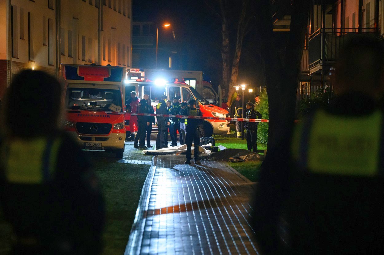 Doi bărbați au murit în Germania, după ce unul a deschis focul. 28 de maşini de Poliție au venit la fața locului