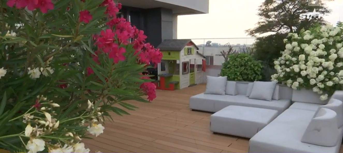 Imagini din casa în care locuiește Andreea Popescu. Are saună și cinema privat în penthouse
