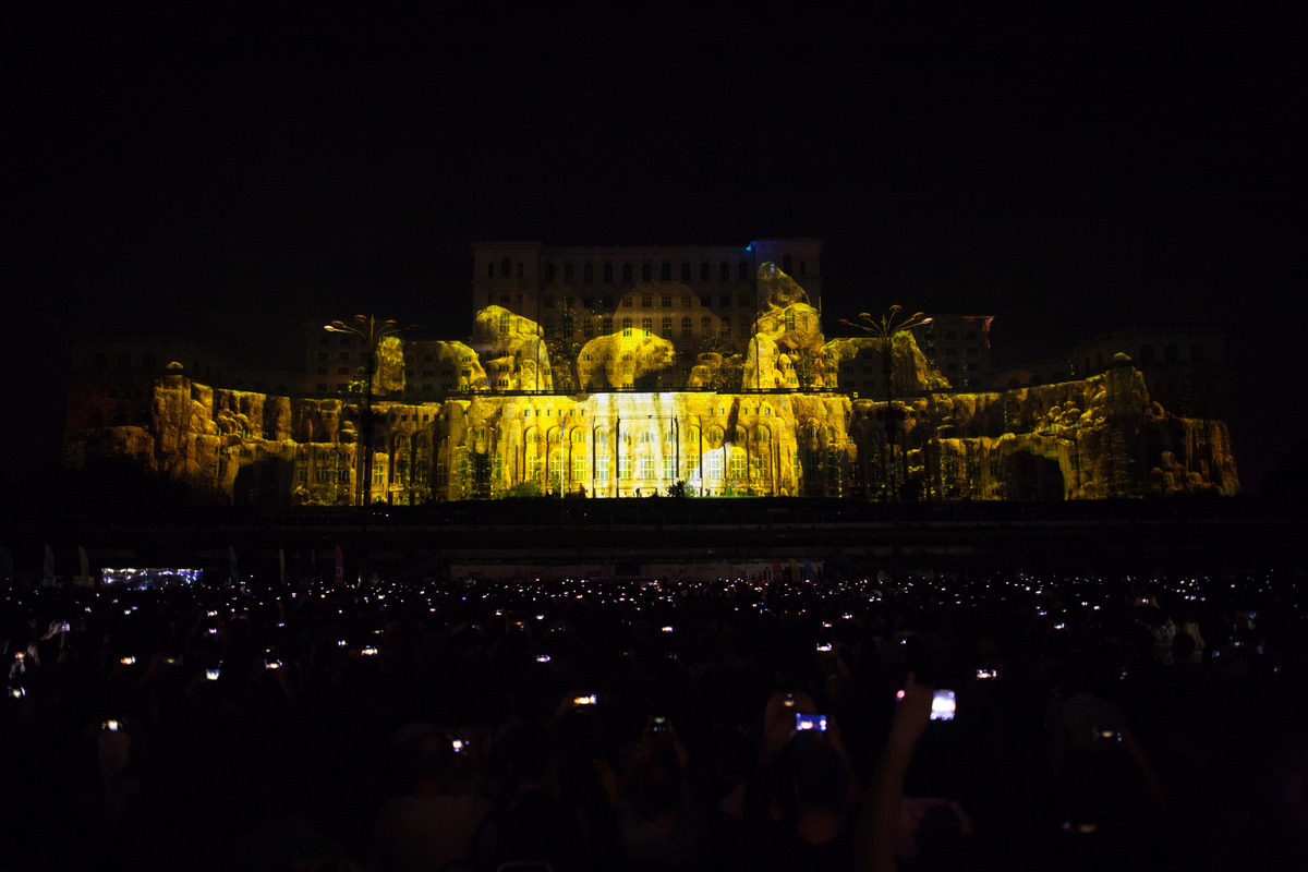 iMapp Bucharest 2021, evenimentul care luminează sâmbătă Palatul Parlamentului. Care e programul