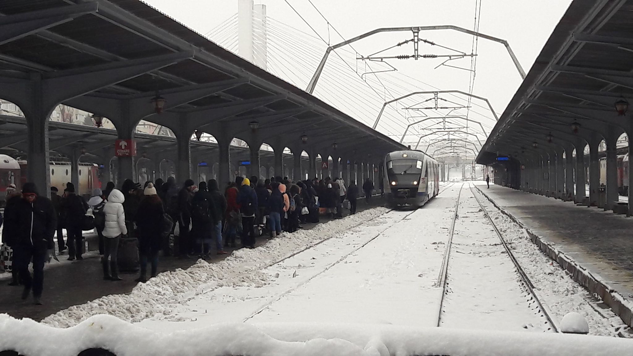 Întârzieri de zeci de minute în Gara de Nord, din cauza vremii