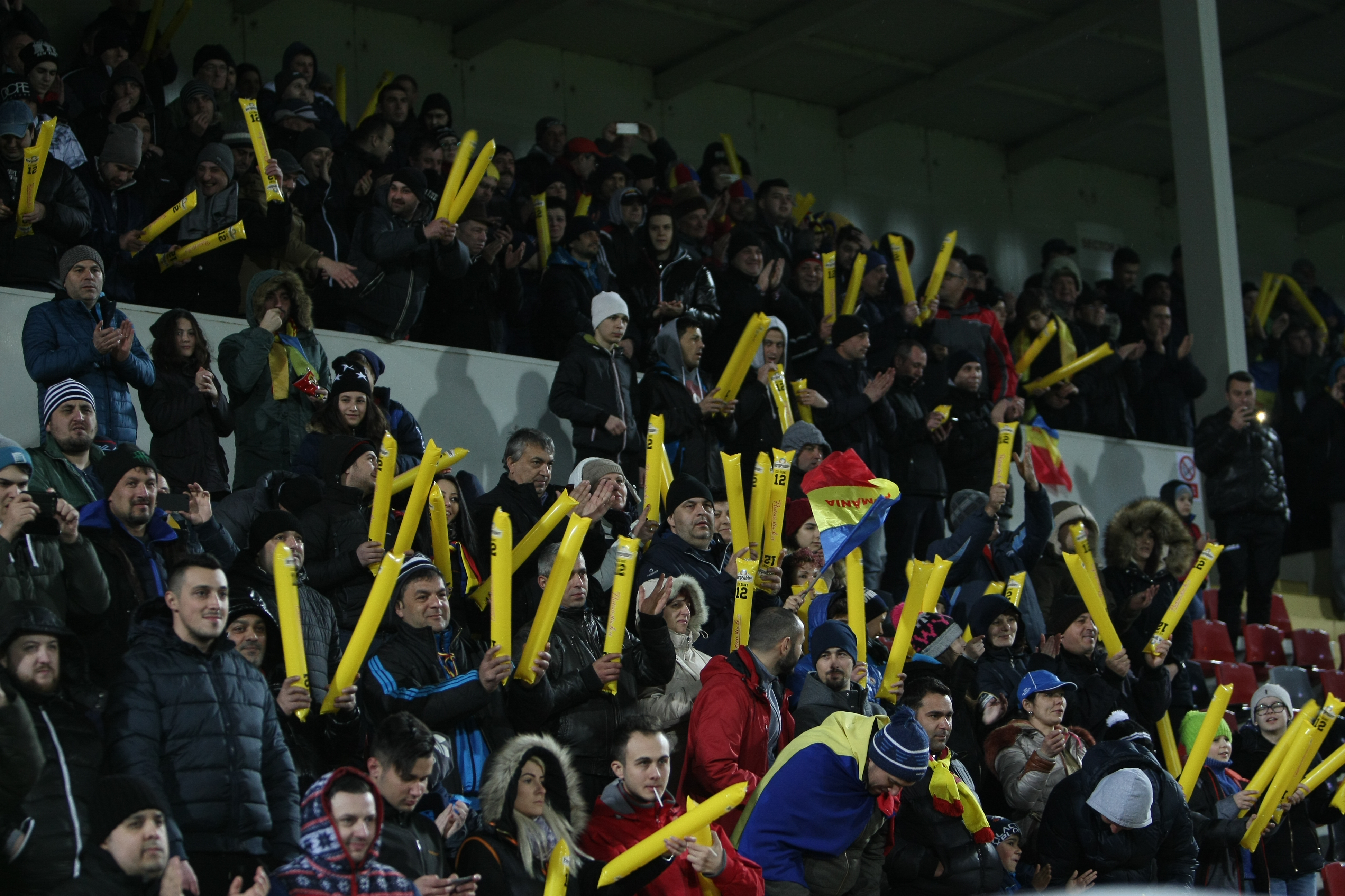 Fanii naționalei reclamă prezența interlopilor la meciul cu Lituania / GALERIE FOTO