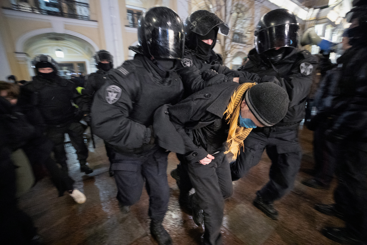 IMAGINI. Din București până în Sydney, mii de oameni protestează față de războiul din Ucraina: „Stop Putin!”