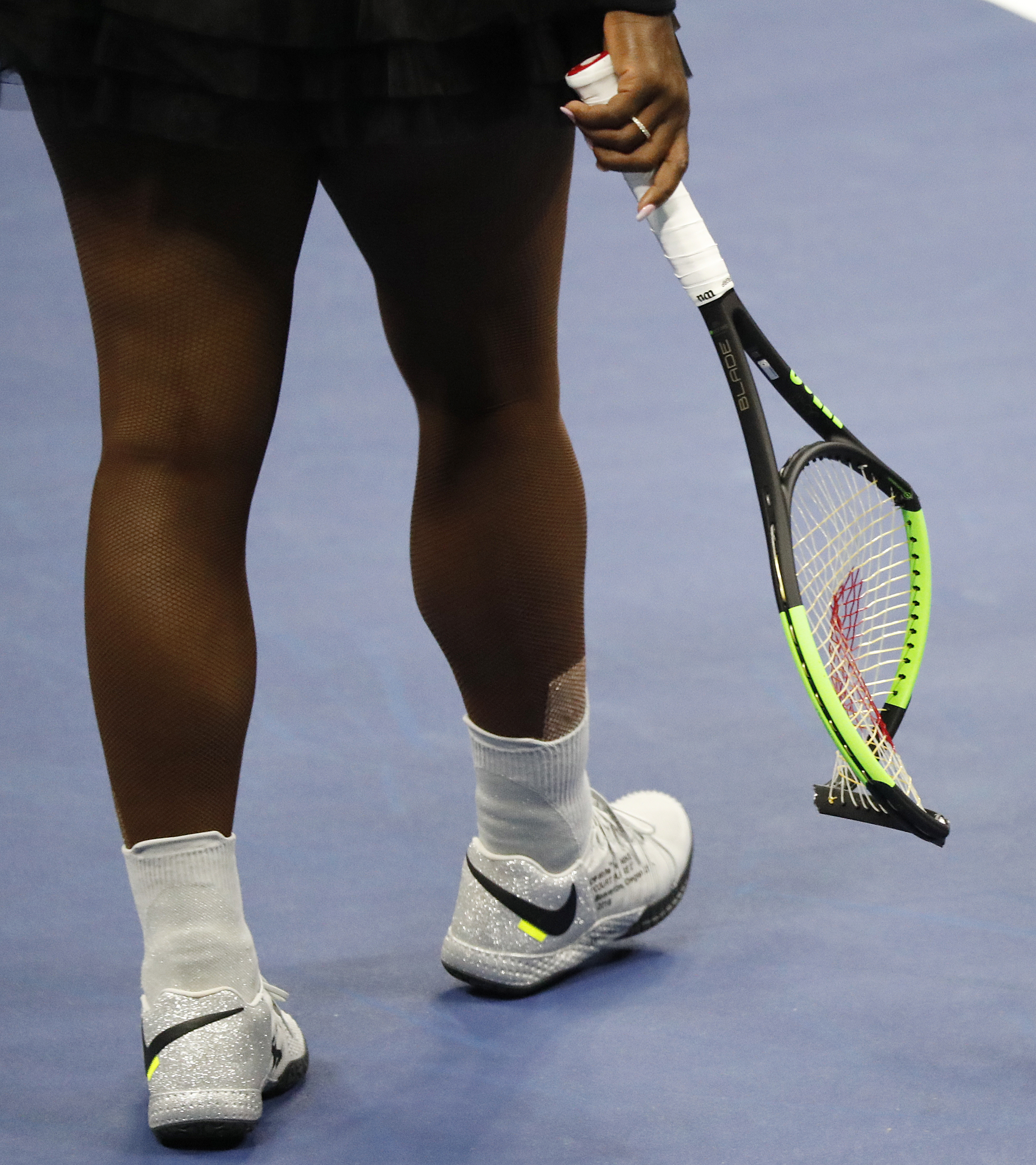 Serena Williams și-a ieșit din minți, în finala de la US Open. Arbitrul Carlos Ramos a supărat-o, iar Naomi Osaka i-a suflat titlul / VIDEO