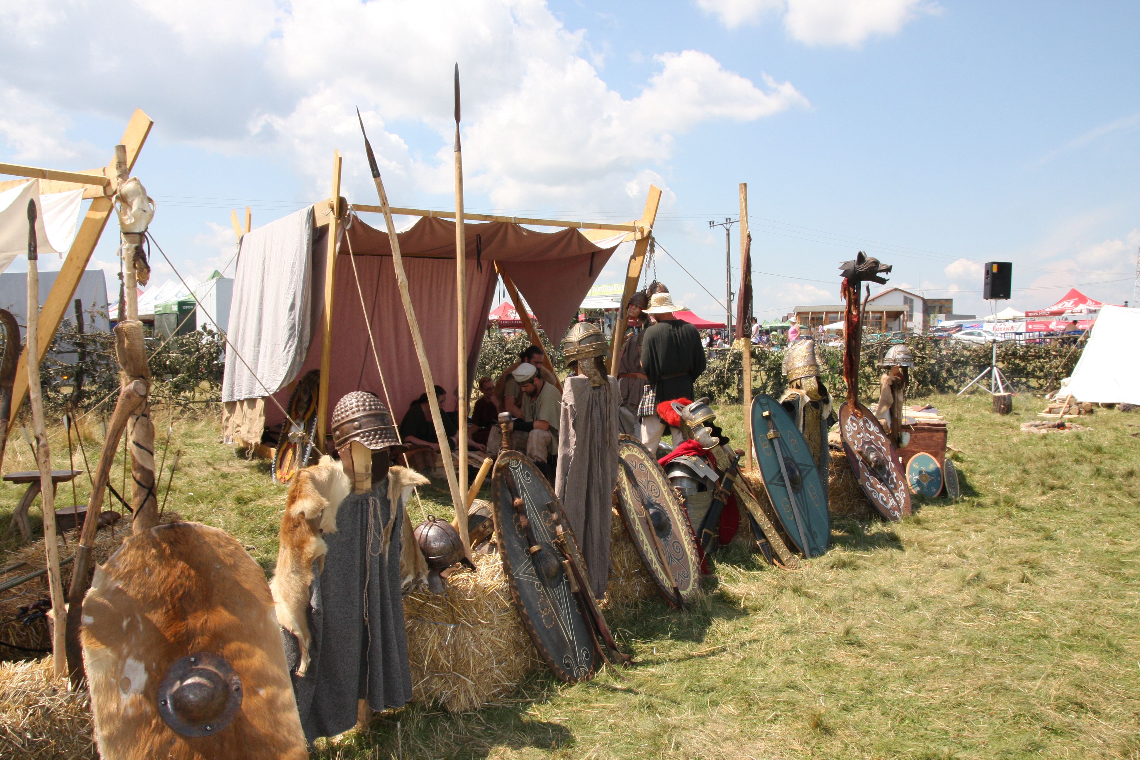 Un salt celtic, cu meșteri și războinici, amenajat la unicul festival celtic din Europa de Est | GALERIE FOTO
