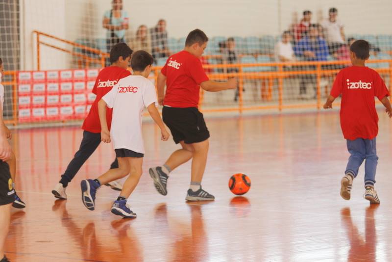 Axinia și Lefter au jucat ”Fotbal pentru o viață mai bună” / GALERIE FOTO