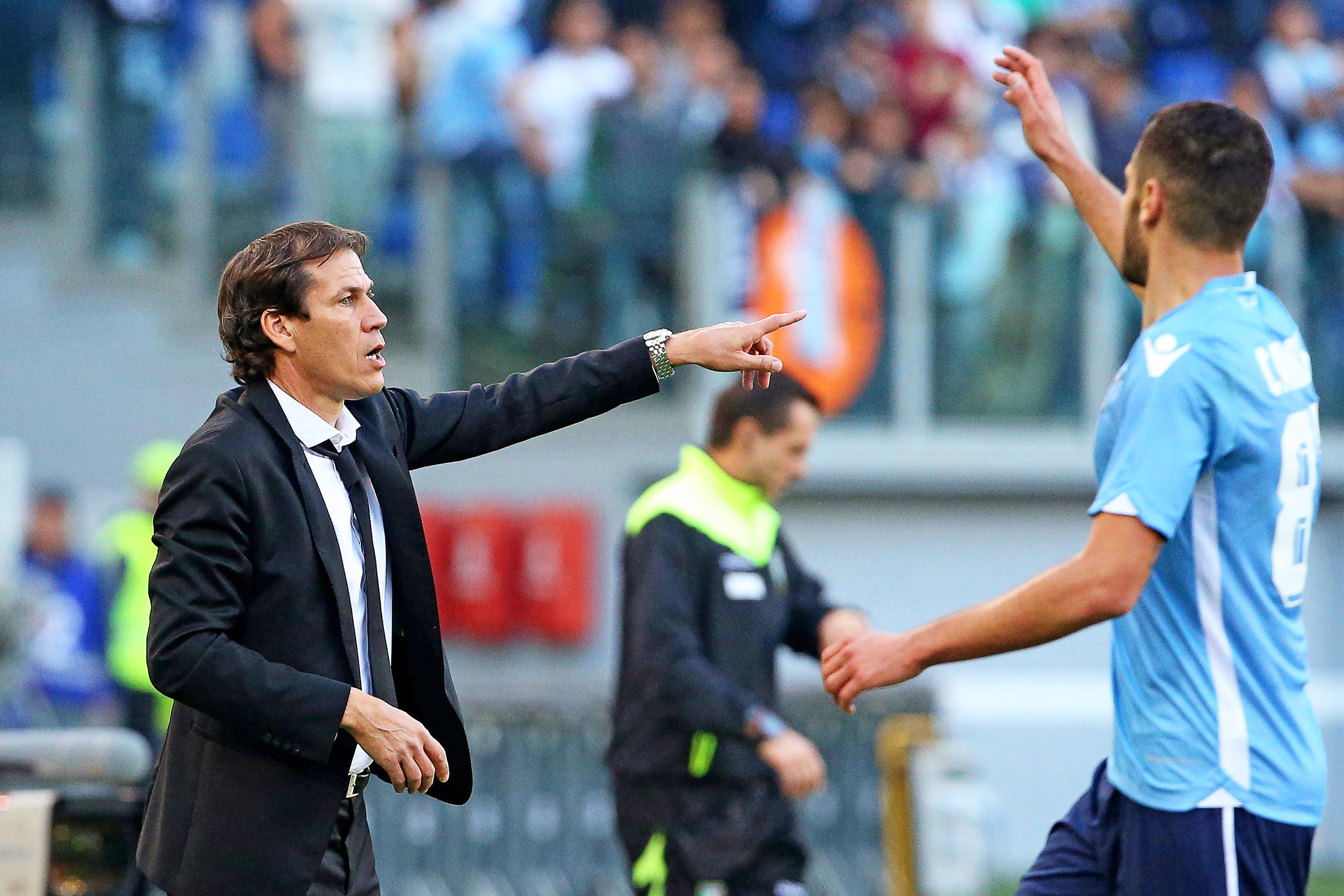 Tătărușanu, imbatabil în Sampdoria - Fiorentina 0-2, revine pe primul loc în Serie A. Ştefan Radu a pierdut Derby della Capitale, AS Roma - Lazio 2-0. Chiricheș, rezervă la Napoli - Udinese 1-0 / GALERIE FOTO
