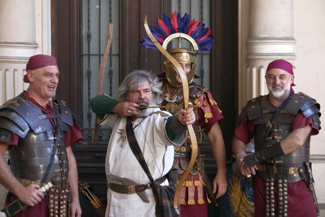 FOTOREPORTAJ. Lupte cu gladiatori pe Calea Victoriei din București, dar și mâncăruri preparate după rețete culinare antice