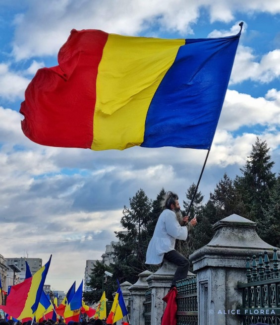 Cum își bate joc de toate autoritățile suveranistul Cezar Avrămuță. Dosarul „Stegarului Dac”, restituit la parchet pentru că procurorul și-a depășit competența teritorială