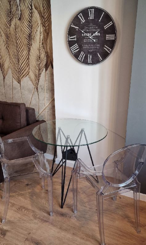 Imagini cu casa în care locuiește Anca Țurcașiu. S-a mutat din vila de 300.000 de euro din Corbeanca într-un apartament în București