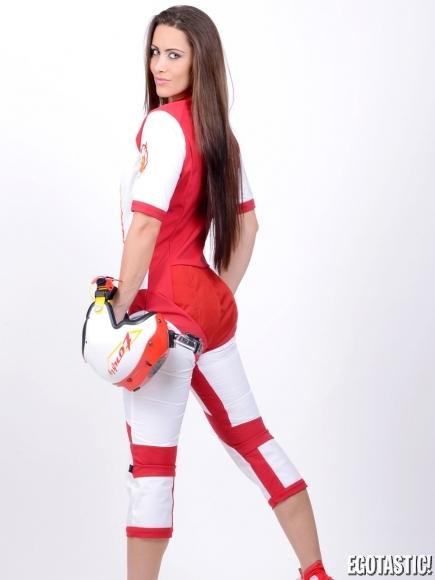 GALERIE FOTO / Anais, diva care nu se fereşte de sporturile extreme
