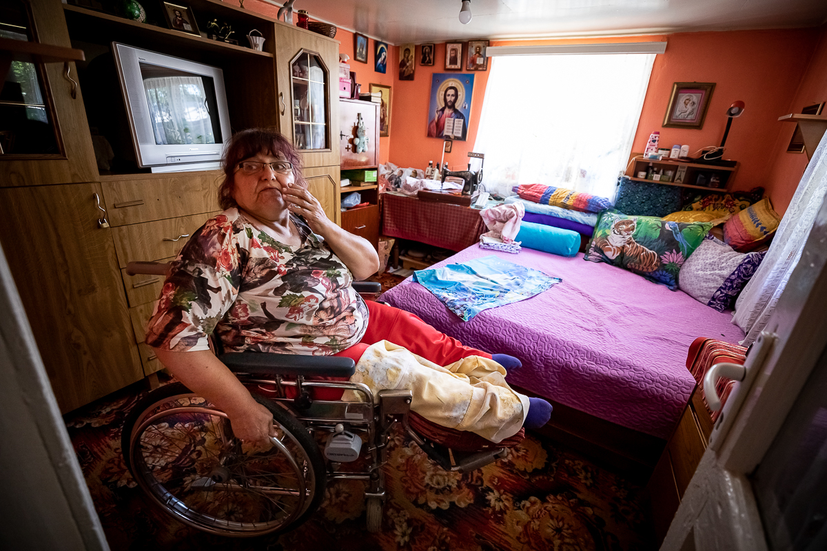 Lecție de optimism de la trei prieteni care luptă cu dizabilitățile, pandemia de COVID și pierderea locuinței. Dorica, Livia şi Vasile din Torceşti: “Important e să ai pentru ce să te trezeşti”